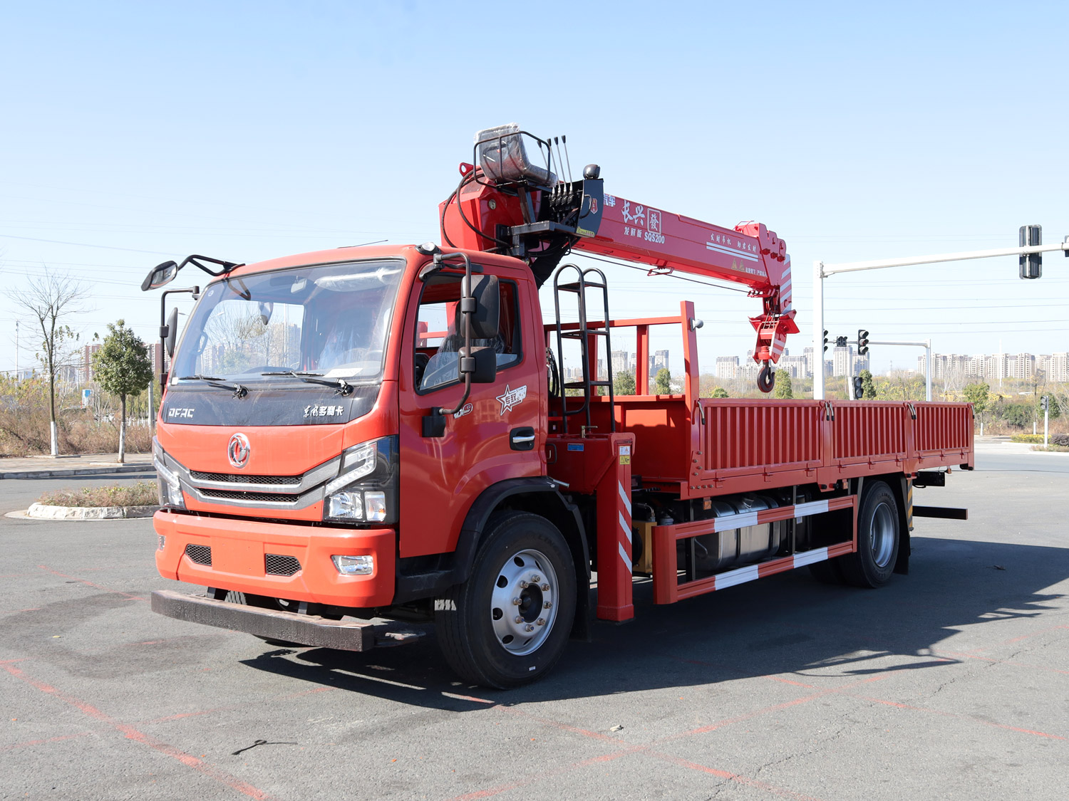 東風(fēng)多利卡D8單排上裝發(fā)財8噸直臂式吊機(jī)