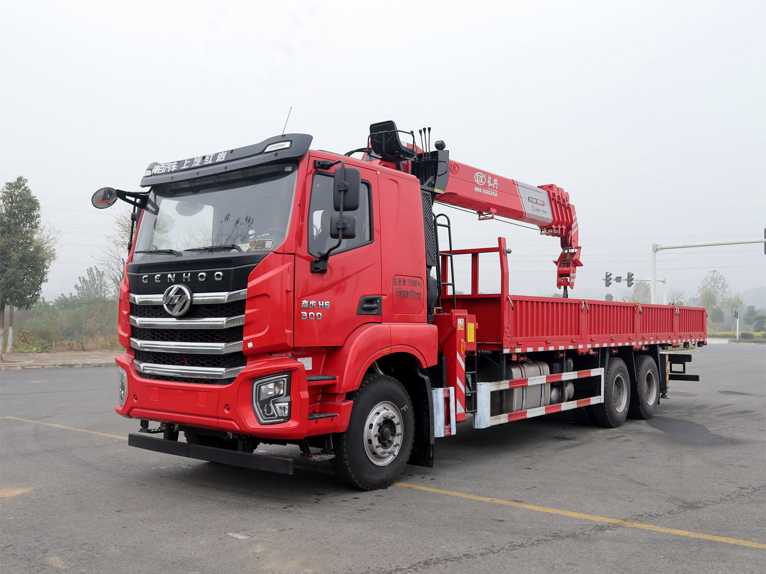 上汽紅巖杰虎H6后雙橋上裝長(zhǎng)興10噸直臂式吊機(jī)