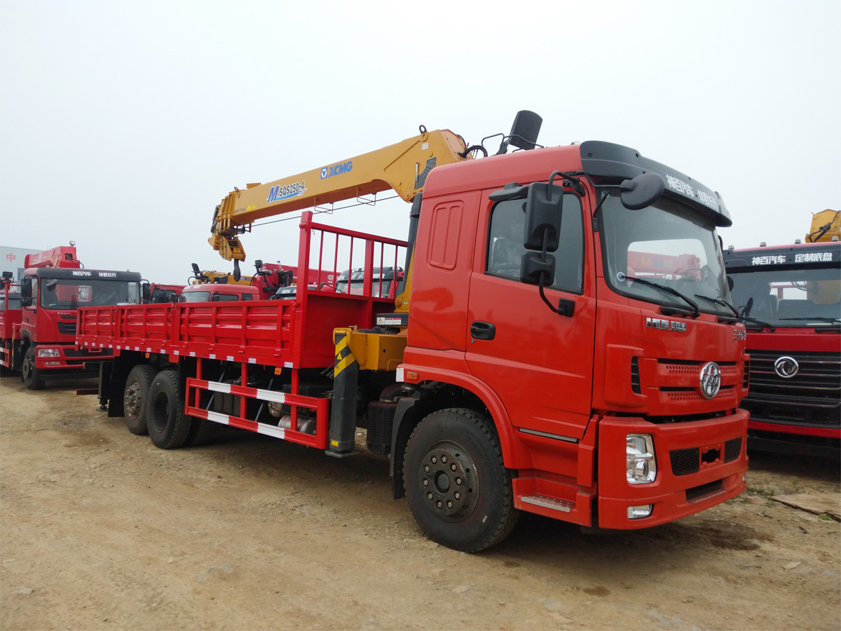 三環(huán)T280昊龍氣囊橋駕駛室上裝徐工10噸直臂式吊機(jī)