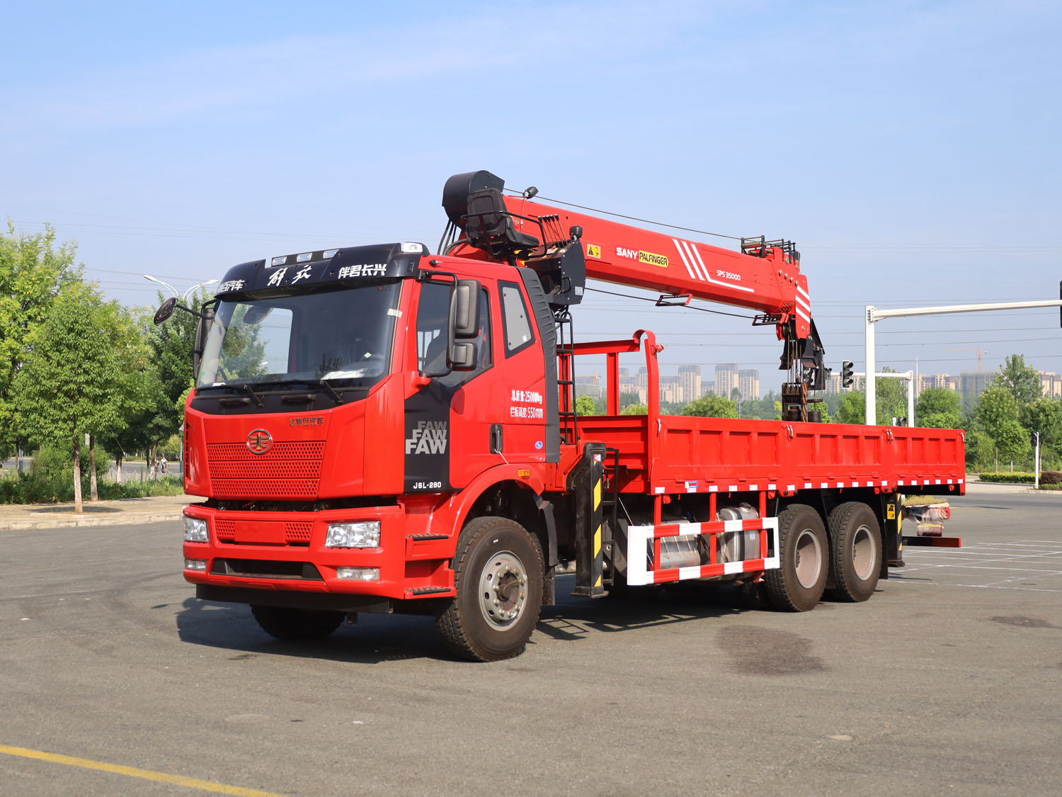 解放J6L后雙橋上裝三一14噸直臂式吊機(jī)（短軸距，帶副鉤）